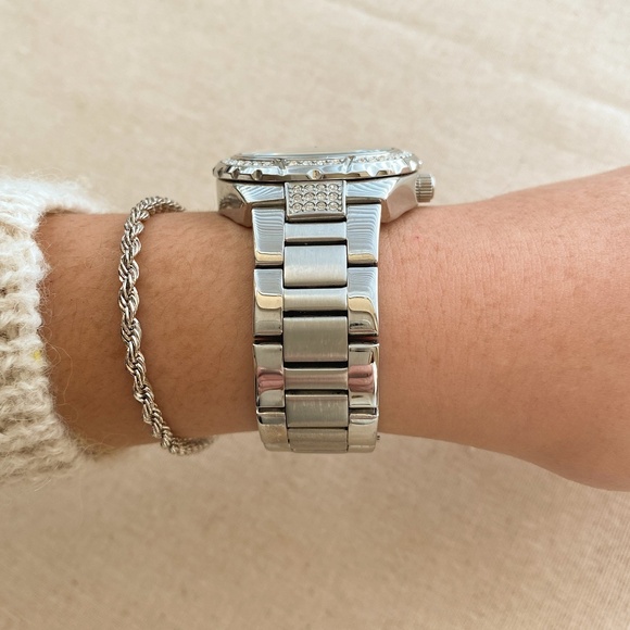 Vintage Y2K Inspired Guess Silver Tone Diamond Gem∙Oversized Round Roman Numeral - Picture 4 of 6